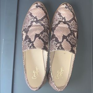 Crown vintage snakeskin loafers 🤍